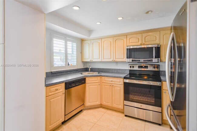 Building Photo - 7720 SW 54th Ct
