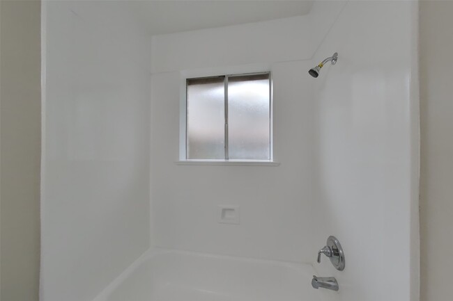 Building Photo - 14831 Waterside Dr