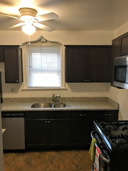 Kitchen - 2307 Neil Ave