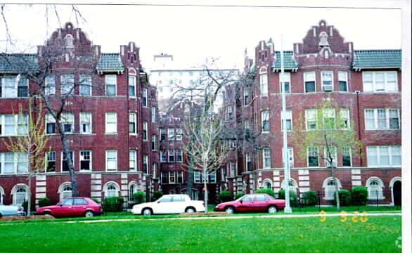 Building Photo - Kenwood Courtyard