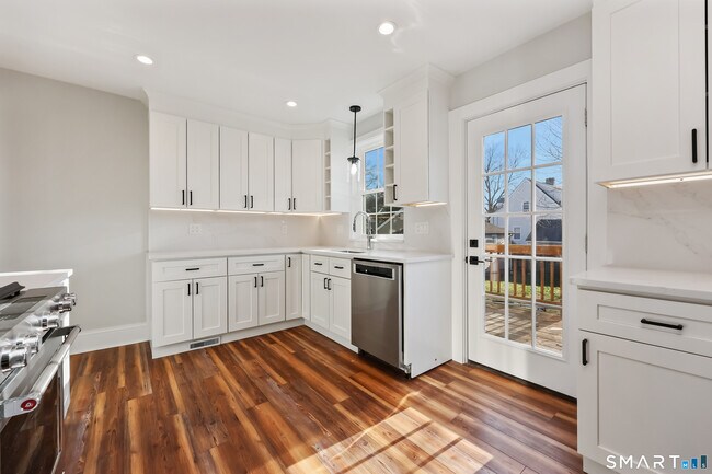 Building Photo - 60 Walter Ave