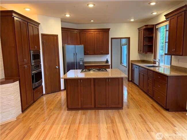 Building Photo - 4Bd/2.5Ba Sammamish Home