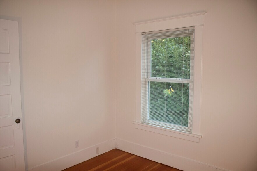 Building Photo - 2905 SW 4th Ave