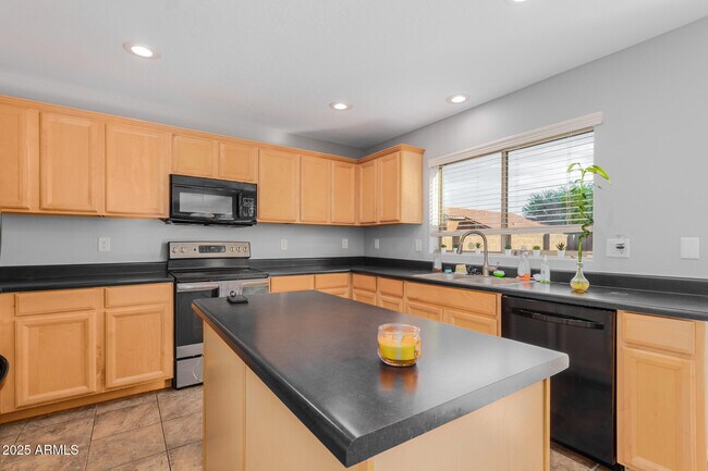 Building Photo - 25577 W Whyman St