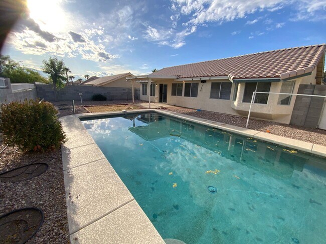 Building Photo - Single Story Henderson Home with 3-Car Gar...