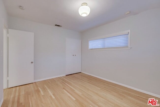 Building Photo - 1328 Linda Rosa Ave