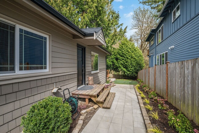 Building Photo - 4459 Brygger Dr W