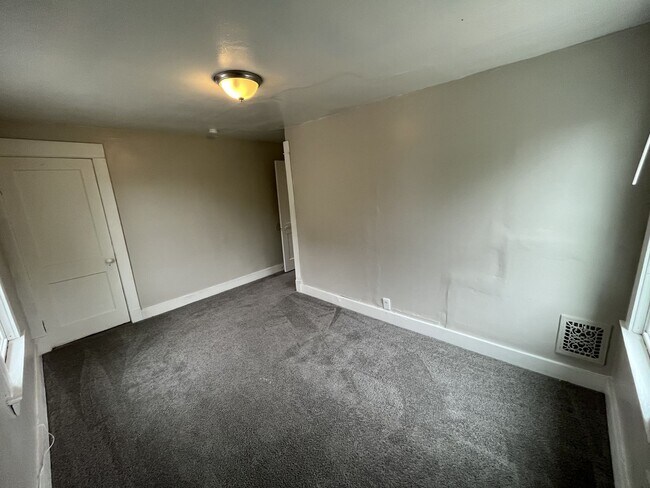Building Photo - 3623 E 103rd St