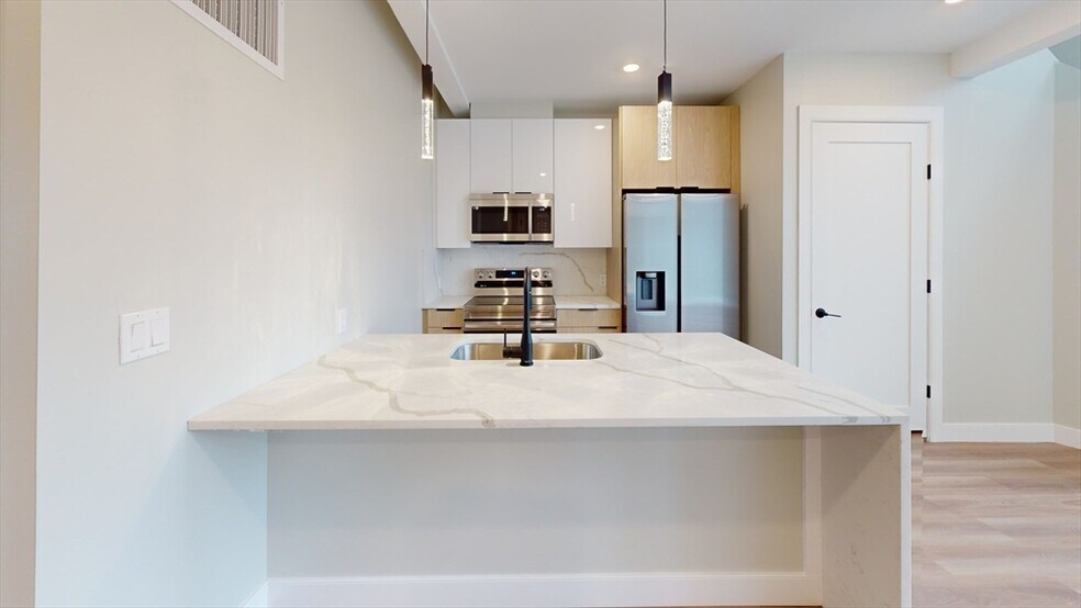 Building Photo - 198 Green St