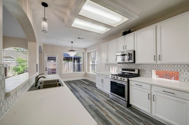 Building Photo - 4615 Russett Ln