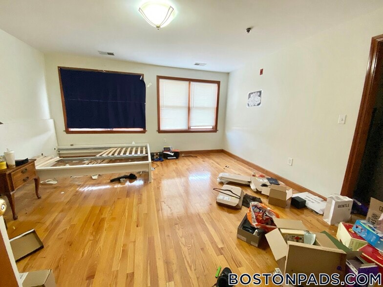 Building Photo - 102 Allston St