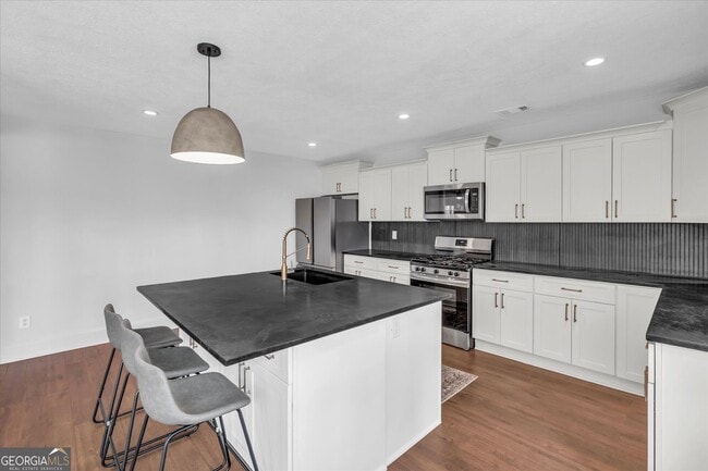 Building Photo - 713 N Lakeshore Dr