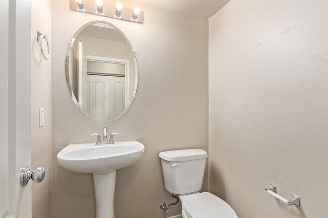 Building Photo - Welcome Home 3B/2BA in Lyons Gate!