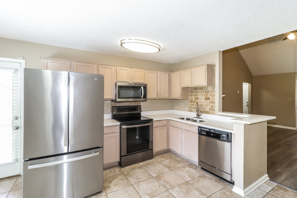 Building Photo - 7091 Ireland Dr