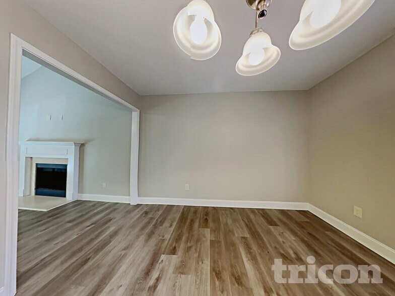 Building Photo - 1656 Deer Creek Ln