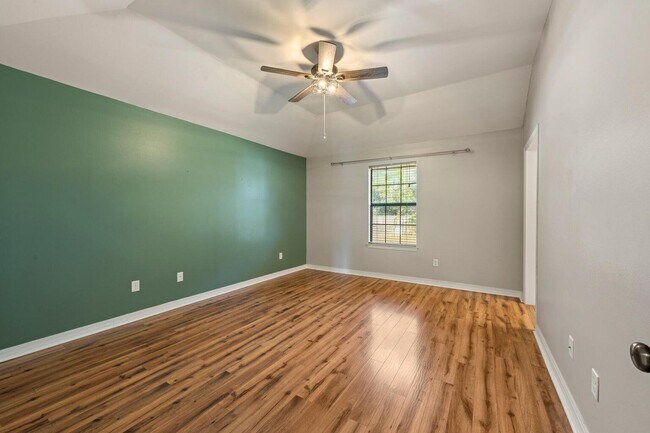 Building Photo - 2240 Prytania Cir