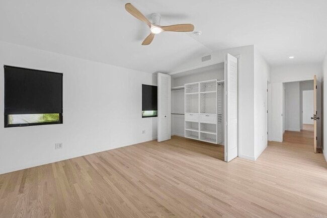 Building Photo - 1061 Buena Vista Way