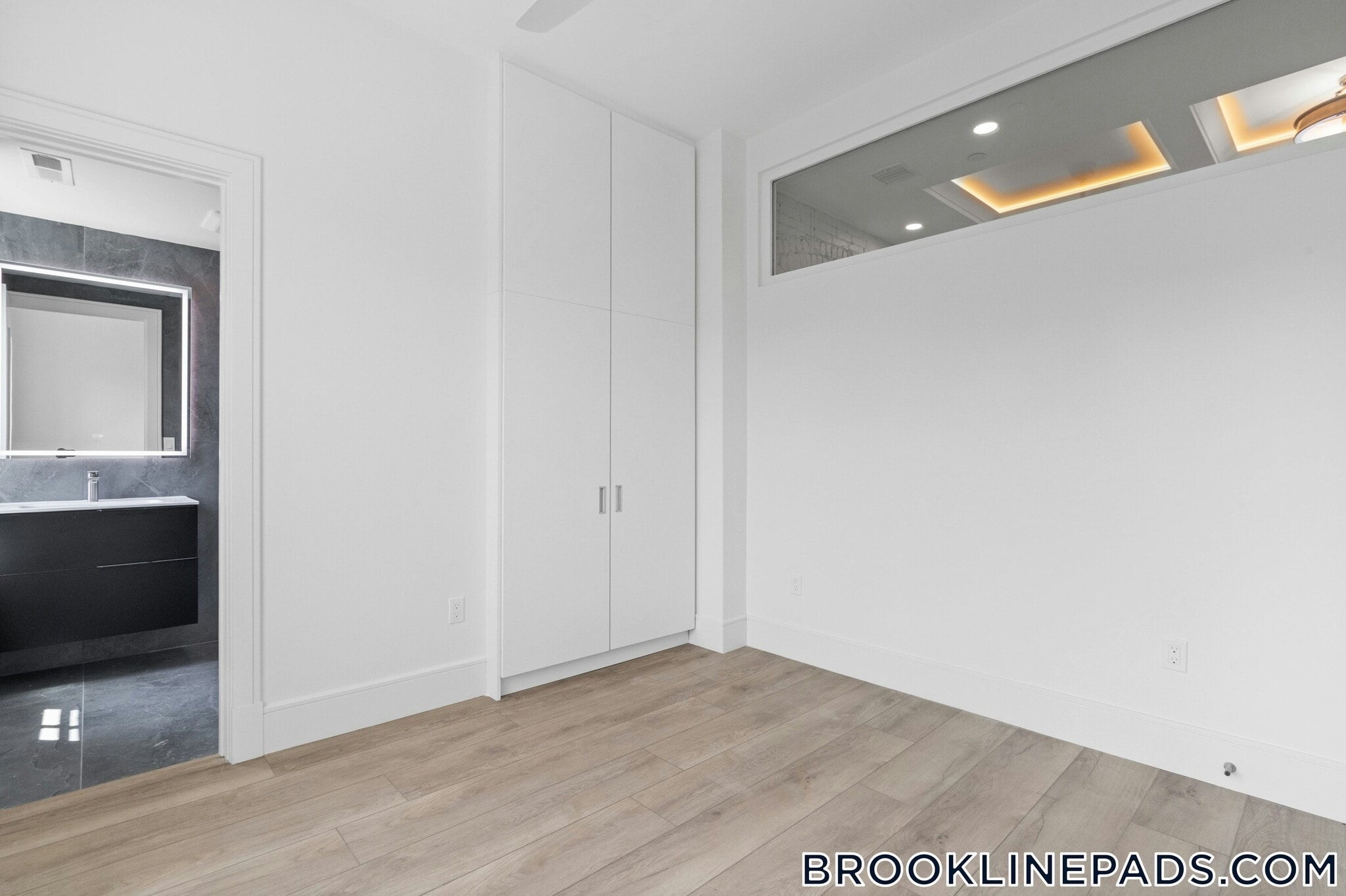 Building Photo - 1578 Beacon St