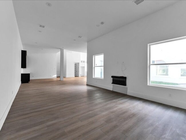Building Photo - 8115 Cedar Brush Cir