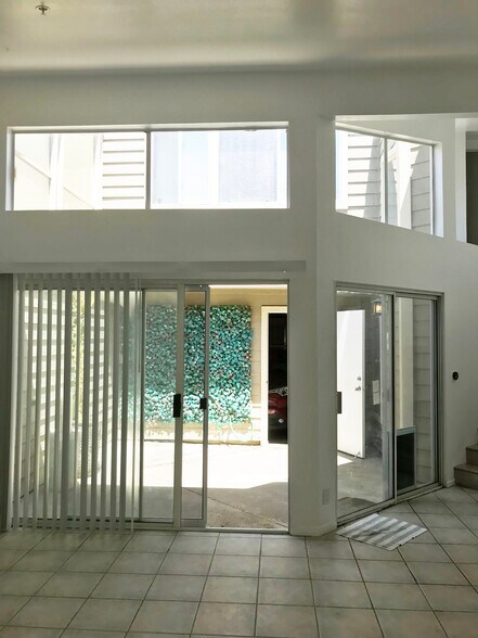 Building Photo - 11377 Osborne Pl