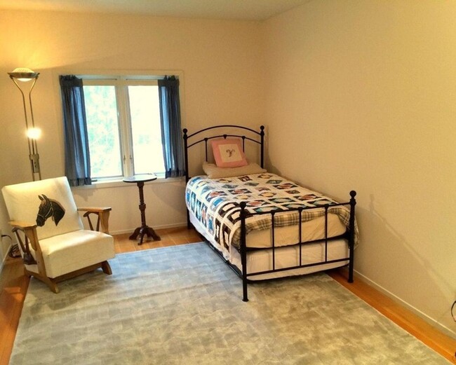 Building Photo - Fully Furnished Short Term Rental (March 7...