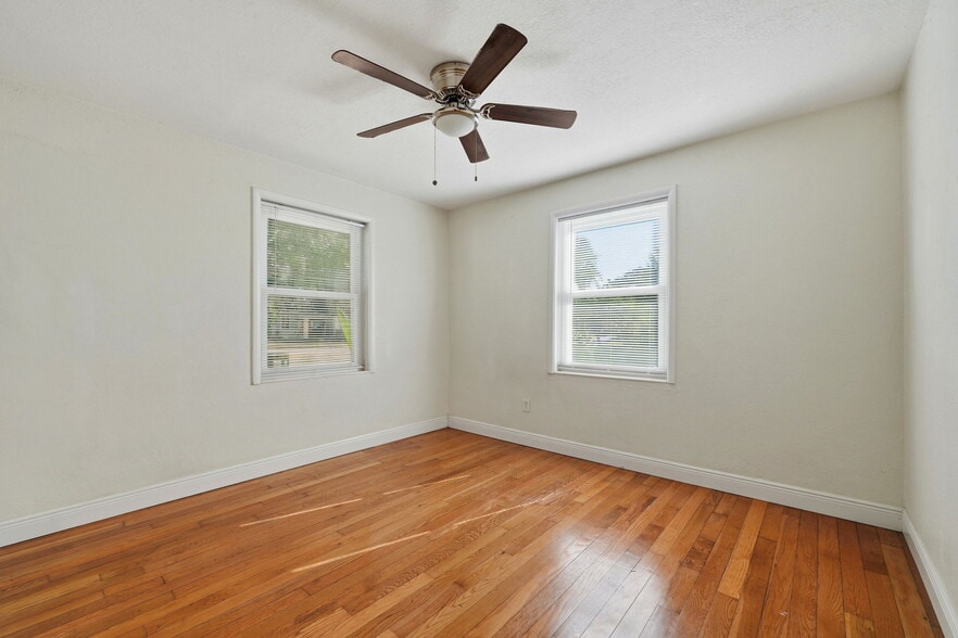 Building Photo - 2701 S Manhattan Ave