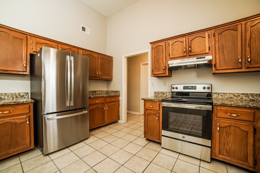 Building Photo - 5618 Heather View Dr