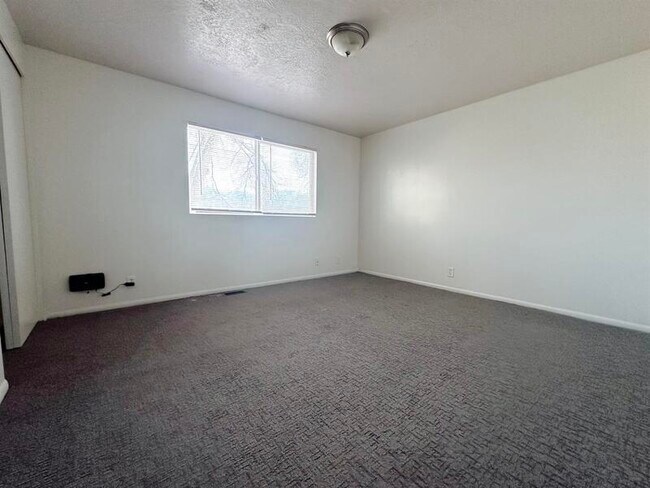 Building Photo - 305 S 100 E