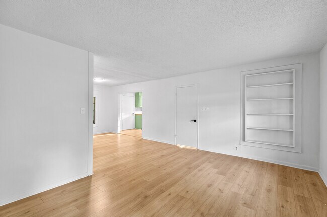 Building Photo - 121 Mulberry Rd