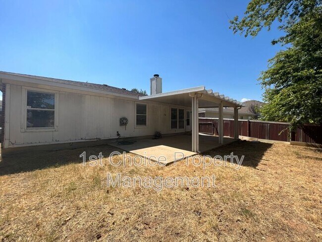 Building Photo - 7904 Fox Chase Dr