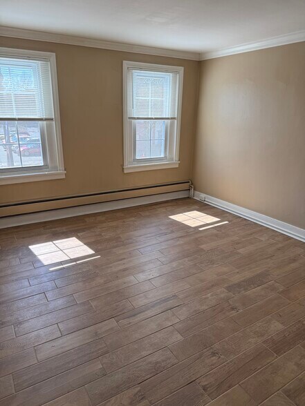 Building Photo - 49 E High St