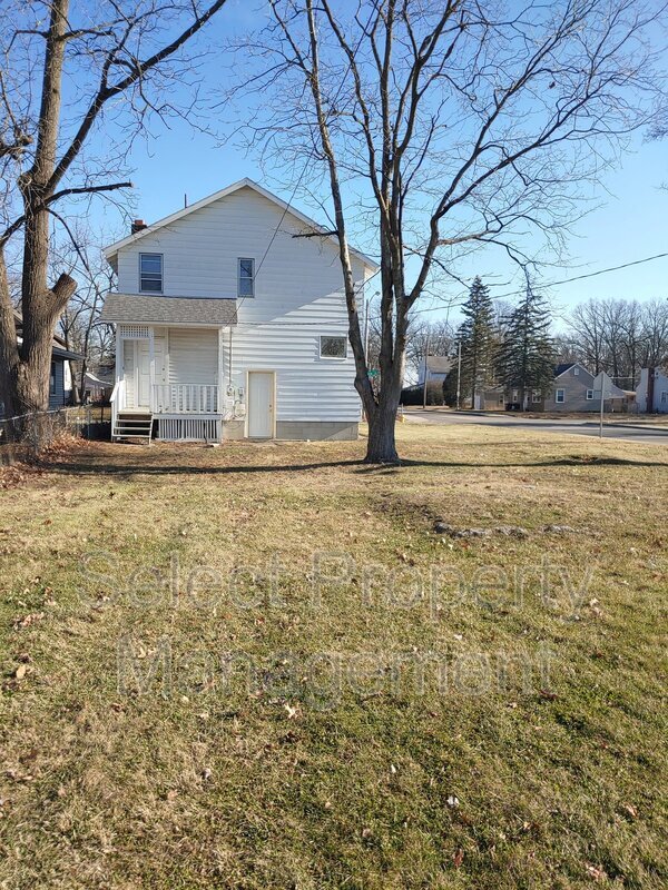 Building Photo - 3420 Plaza Dr