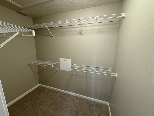 Building Photo - Beautiful home located inside gated commun...