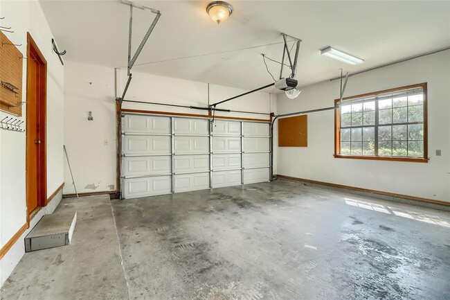 Building Photo - 213 Hurst Creek Rd