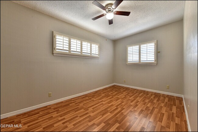 Building Photo - 5108 Paris Ave