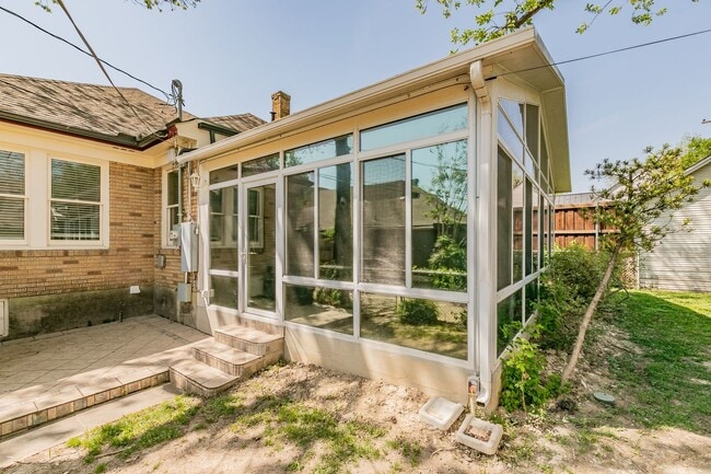 Building Photo - WONDERFUL BERKELEY LOCATION!  Immaculate One Story Craftsman!
