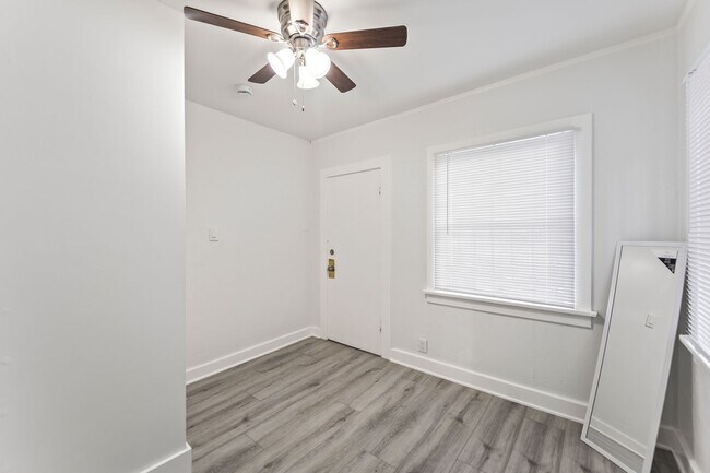 Building Photo - 1507 W 84th Pl