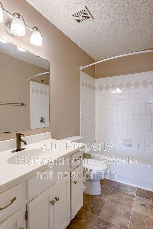 Building Photo - 5526 N Broadway