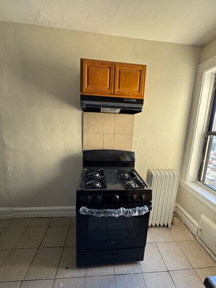 Building Photo - 210 Roseville Ave