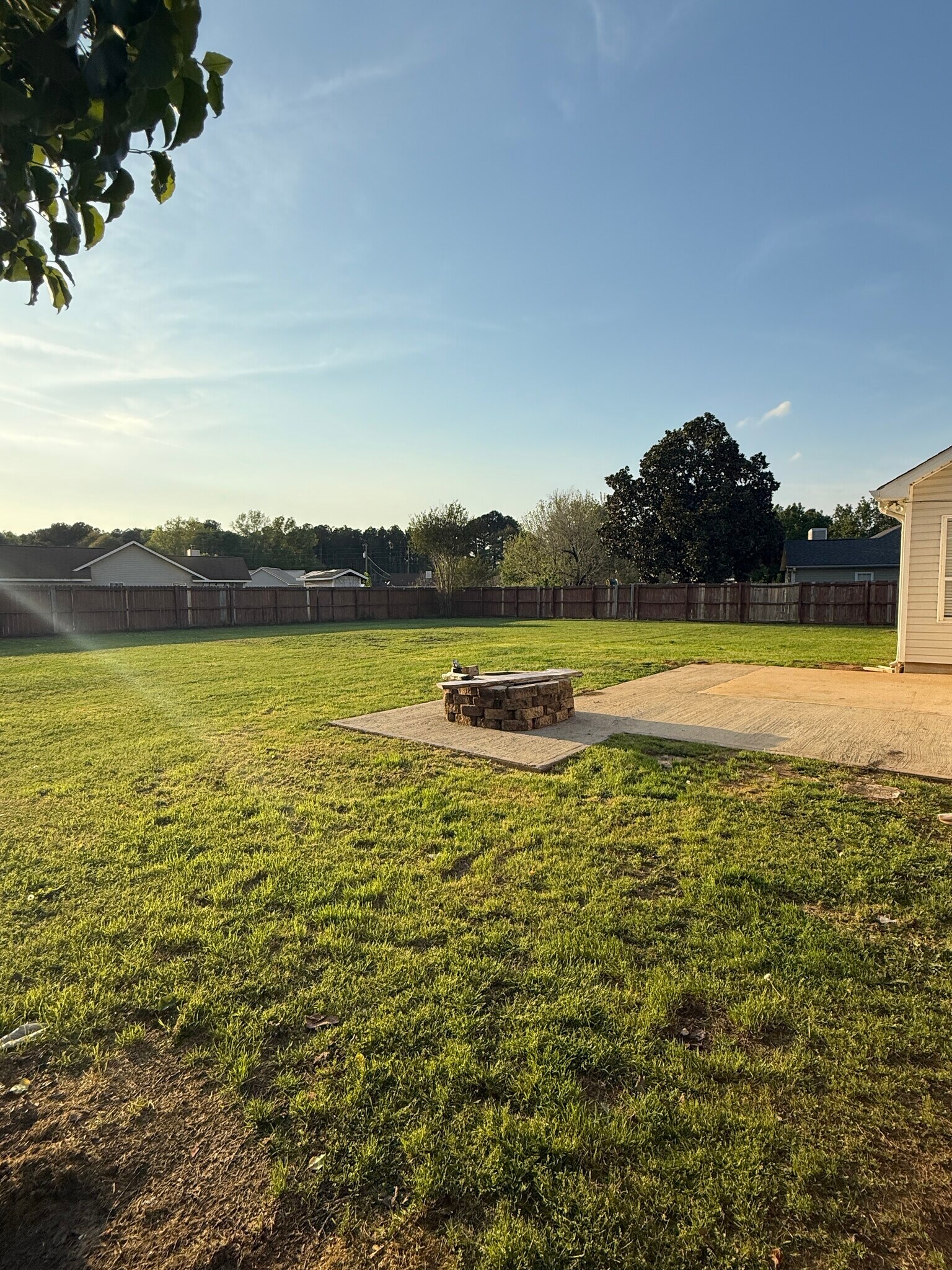 Building Photo - 116 E Pointe Cir