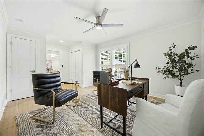 Building Photo - 1390 Tennis Ct Pl
