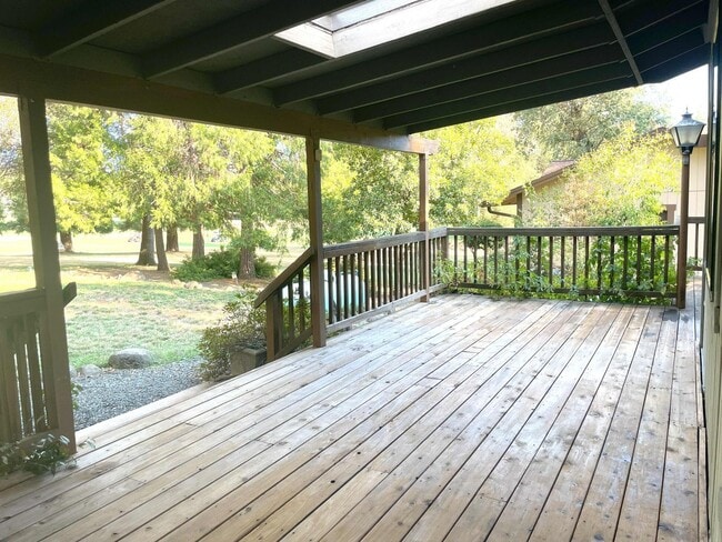 Building Photo - Single story golf course 3/2 home in Lake ...