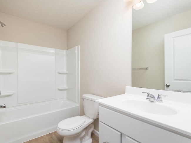 Building Photo - 580 SE 4th Ave