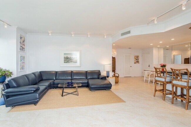 Building Photo - 2860 S Ocean Blvd