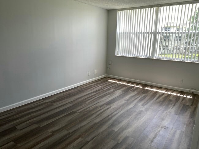 Building Photo - 6890 Royal Palm Blvd