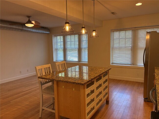 Building Photo - 4220 McPherson Ave