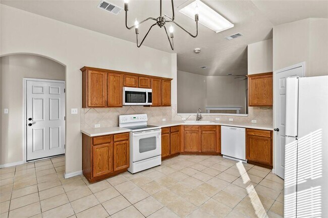 Building Photo - 9401 Pioneer Forest Dr