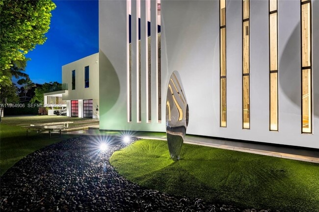 Building Photo - 528 Lakeview Ct