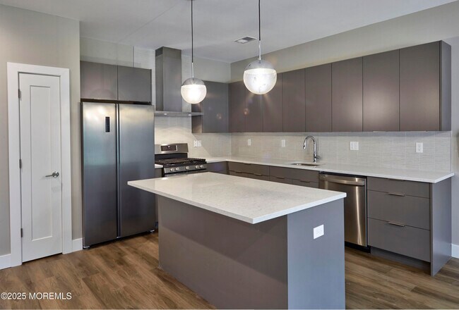 Building Photo - 52 Colfax St