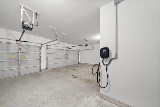 Building Photo - 807 Brazos Trl